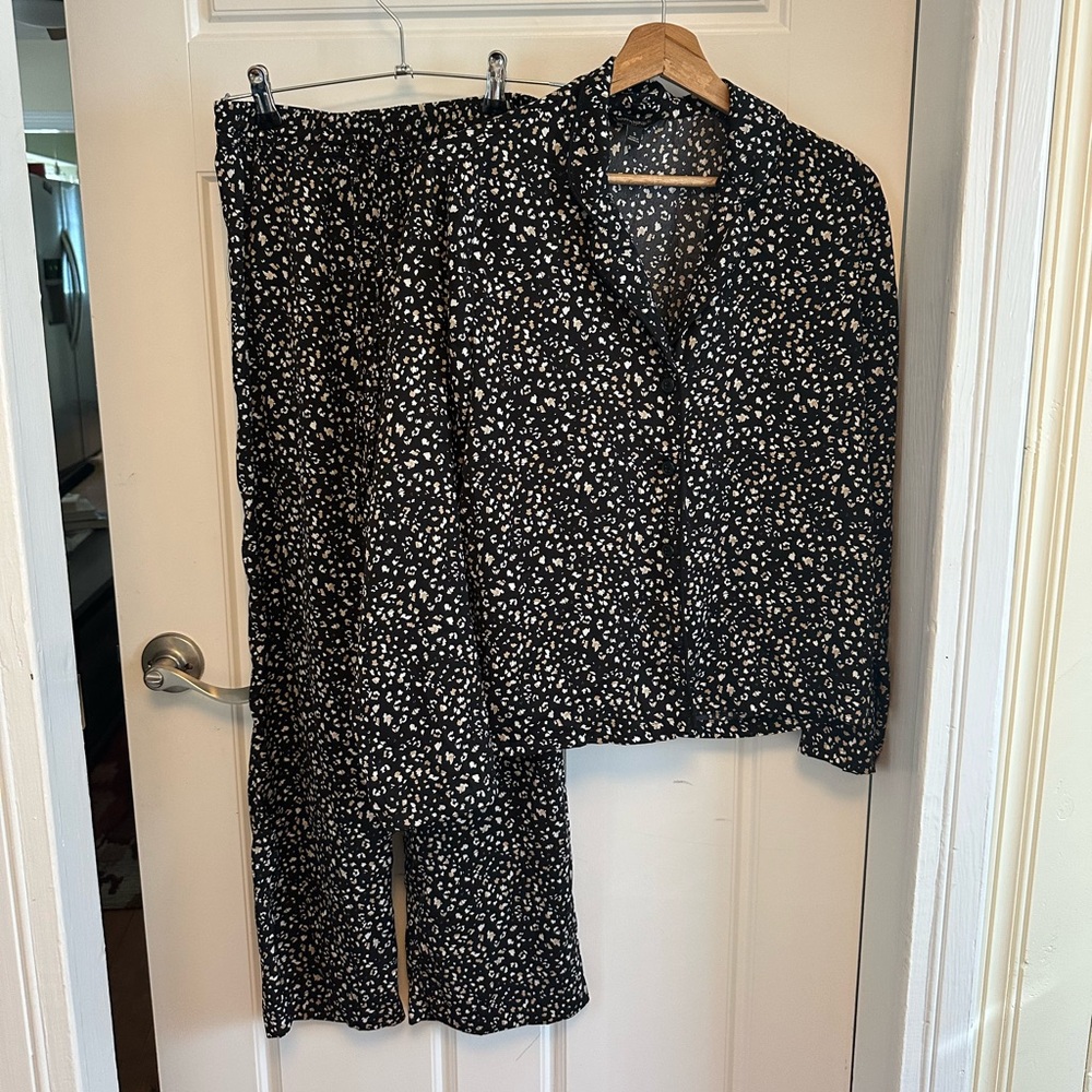 Banana Republic Women’s Satin Pajama Set Black and Multicolor Animal Print